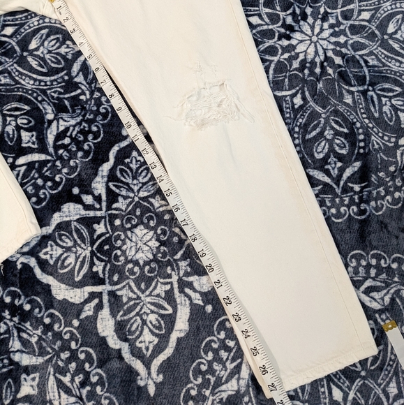 Levi's White 501 CT Customized & Tapered Distressed Crop Cotton Button Fly Jeans - Picture 6 of 16